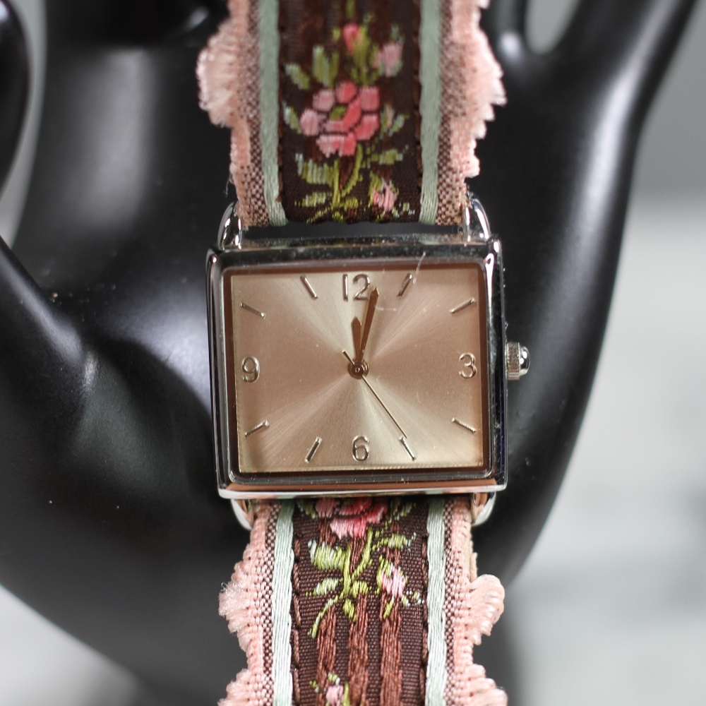 Pink Watch - Picture 2 of 6